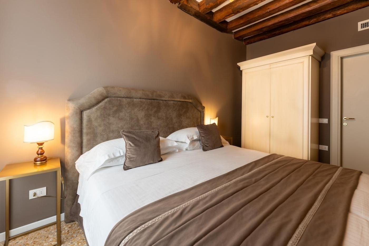 San Teodoro Palace - Luxury Apartments Βενετία Εξωτερικό φωτογραφία